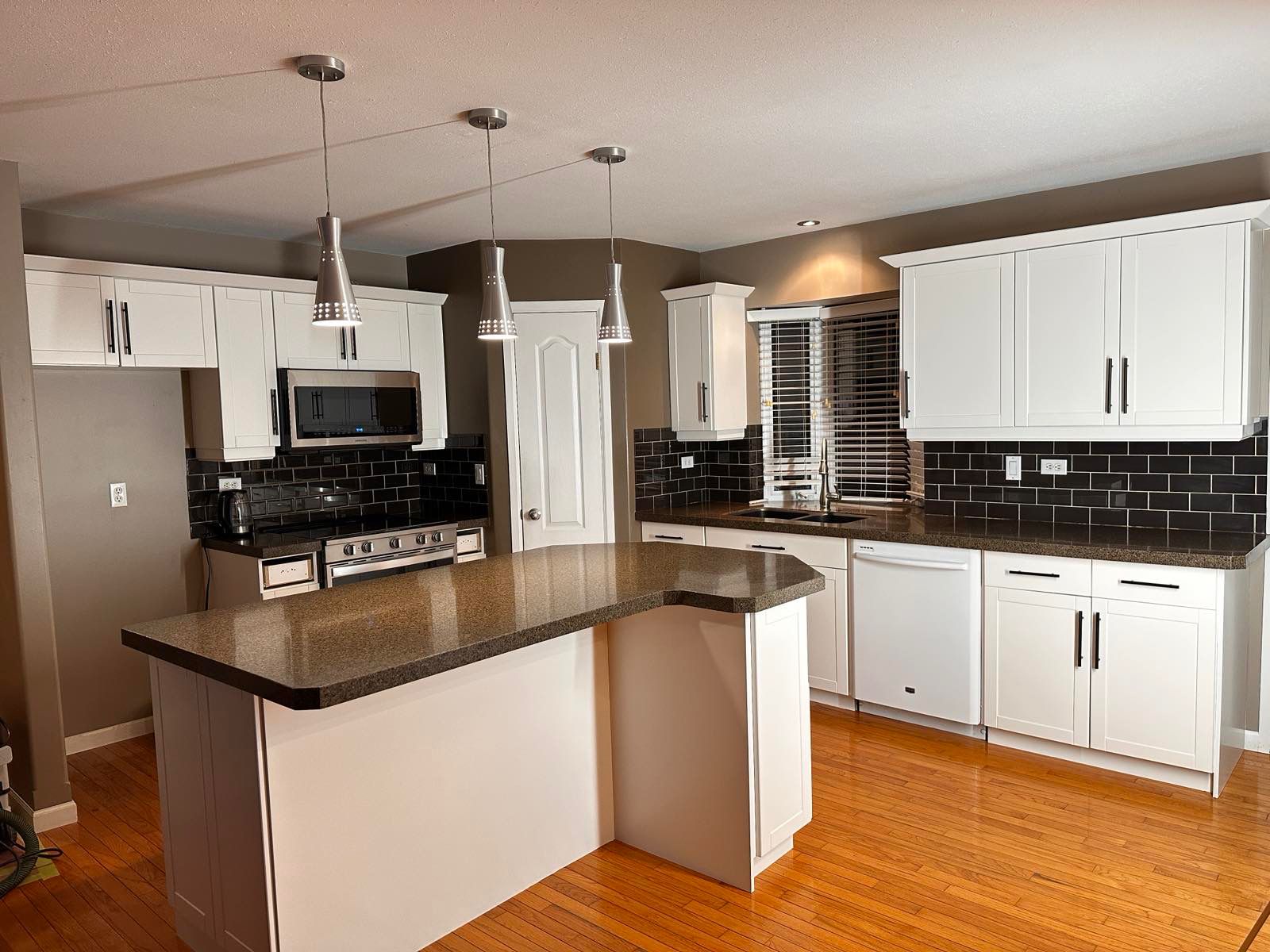 White Kitchen 5 - Projects Pavlo Construction Canada