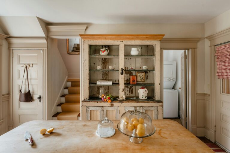 How to Achieve a Farmhouse Look with Painted Cabinets